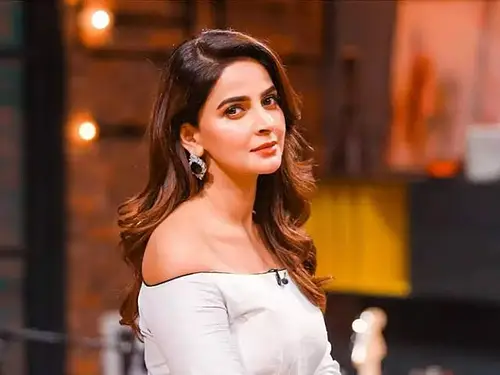 Saba Qamar Biography, Age, Boyfriend, Parents, Siblings, Movies, Awards ...